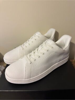 Classic All-White Men’s Knit Sneakers - Casual Everyday Shoe